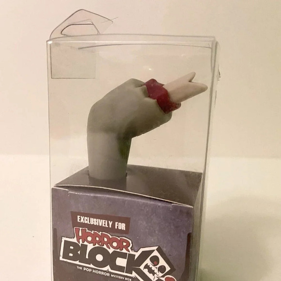 2015 Zombie Finger Wine  Stopper Horror Block Exclusive Halloween - Picture 5 of 9